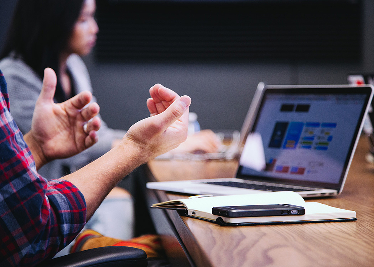 The acquaintance of presentation techniques still helps Janina Rebhahn a lot in her daily job routine as a consultant.