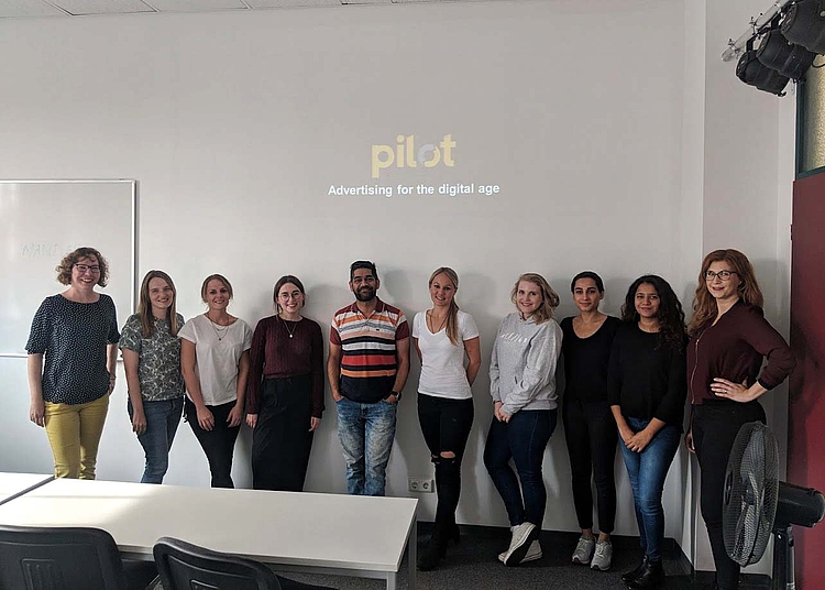 The students with Tina Kappert (left), Danielle Steirat (right), and lecturer Mandar Ambekar(middle)