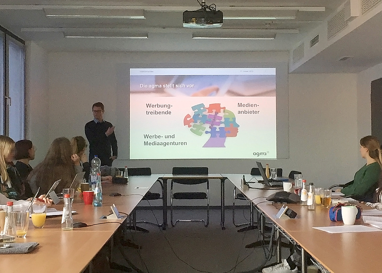 Die umfangreiche Präsentation ermöglichte den Studierenden einen tiefgehenden Einblick in Mediaanalyse und -planning.