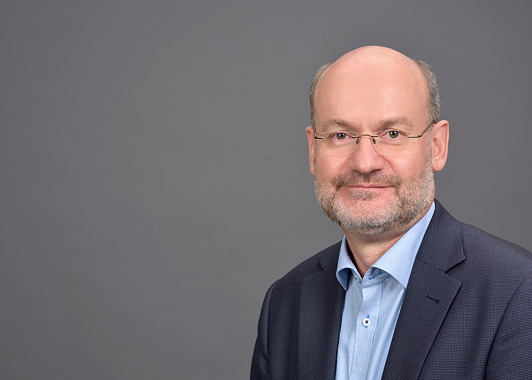 Prof. Dr. Matthias Kurp ist Fachbereichsleiter Journalismus und Kommunikation an der HMKW Köln. Foto: Werner Siess