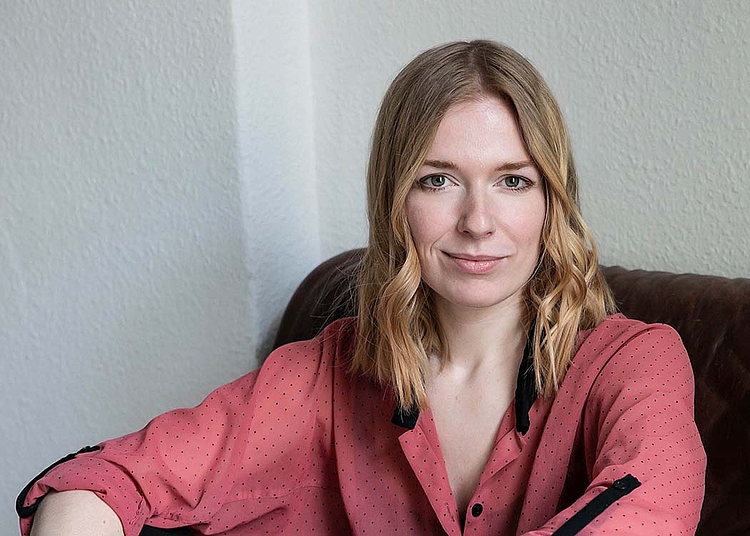 Journalismus-Absolventin Anne Dittmann (Foto: Josefine Hüttig)